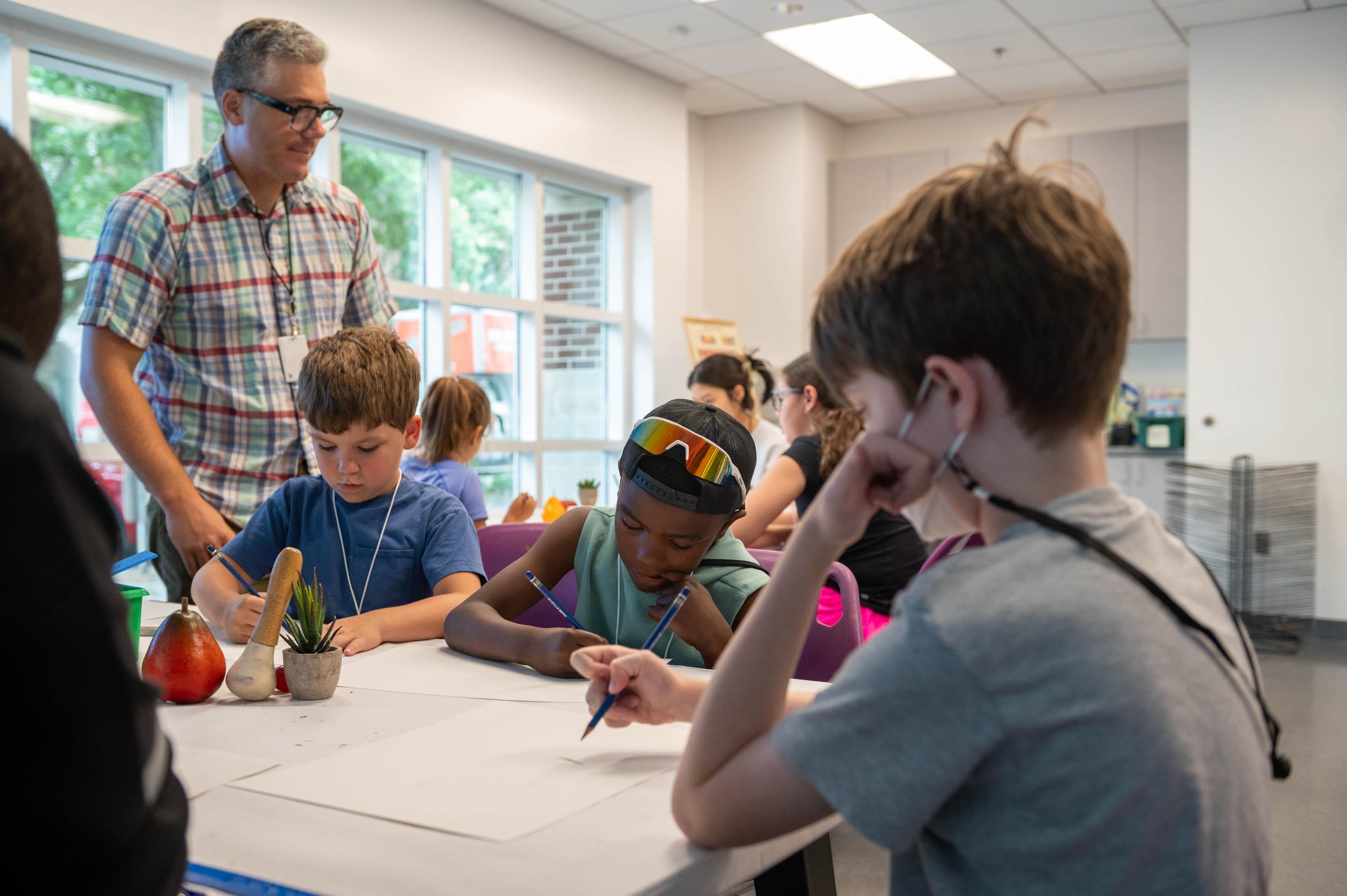 campers drawing in the studios